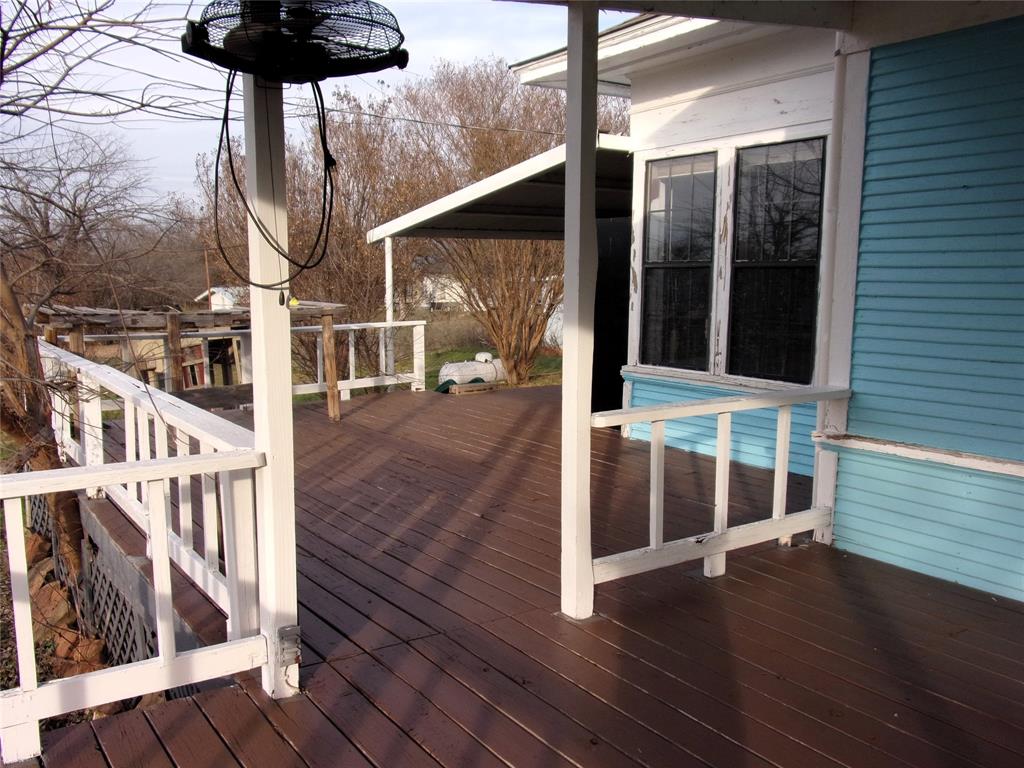 325 C R 100 San Saba, TX 76877 - Photo 6 of 21 a view of a balcony with wooden floor and fence