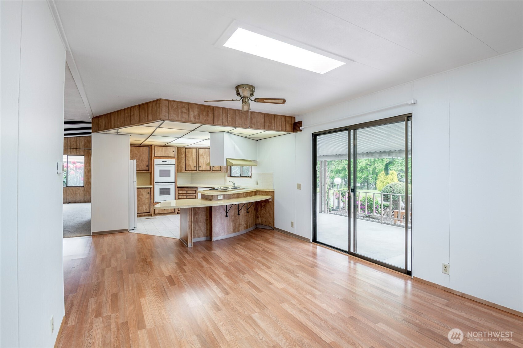 201 Union Avenue Southeast, Unit 147 Renton, WA 98059 - Photo 14 of 20 a large kitchen with a wooden floor and a large window
