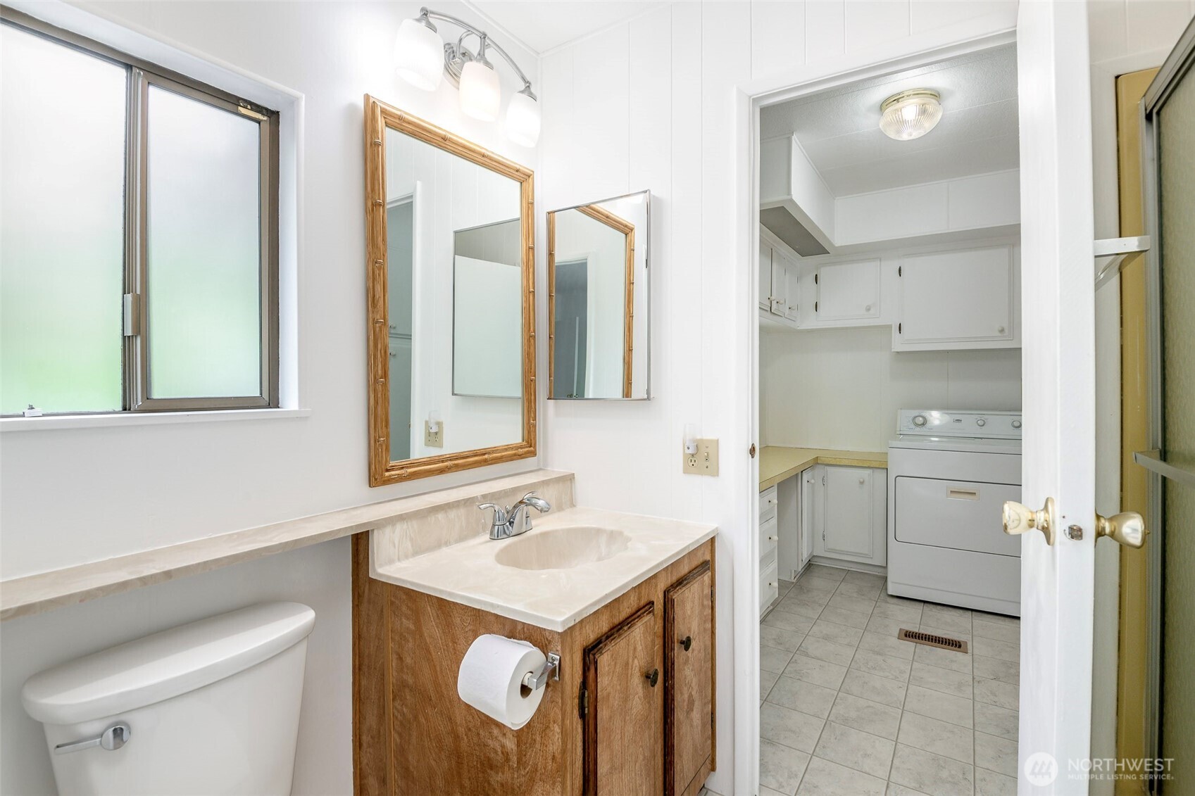 201 Union Avenue Southeast, Unit 147 Renton, WA 98059 - Photo 20 of 20 a bathroom with a sink and a mirror