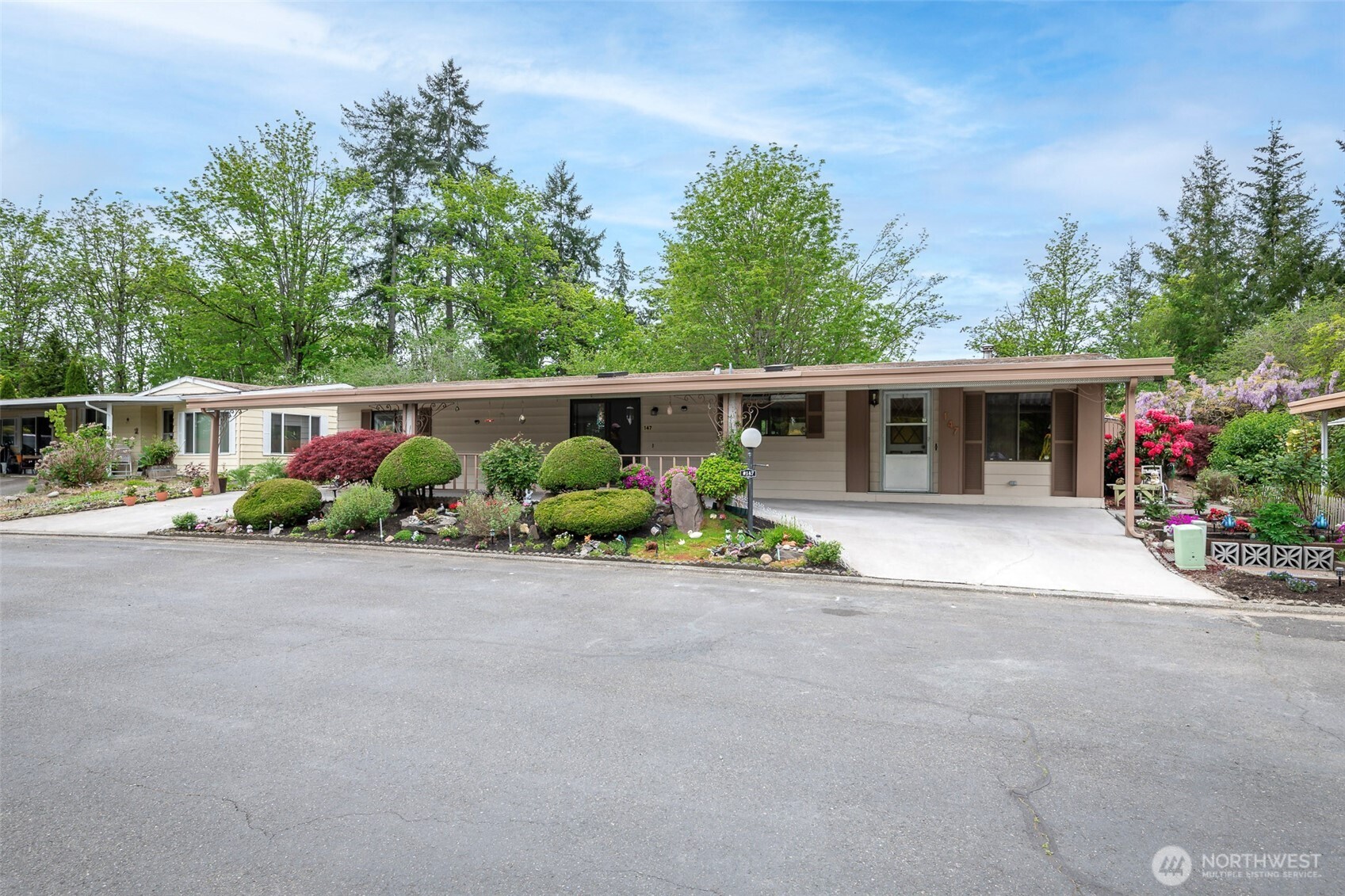201 Union Avenue Southeast, Unit 147 Renton, WA 98059 - Photo 2 of 20 front view of a house with potted plants