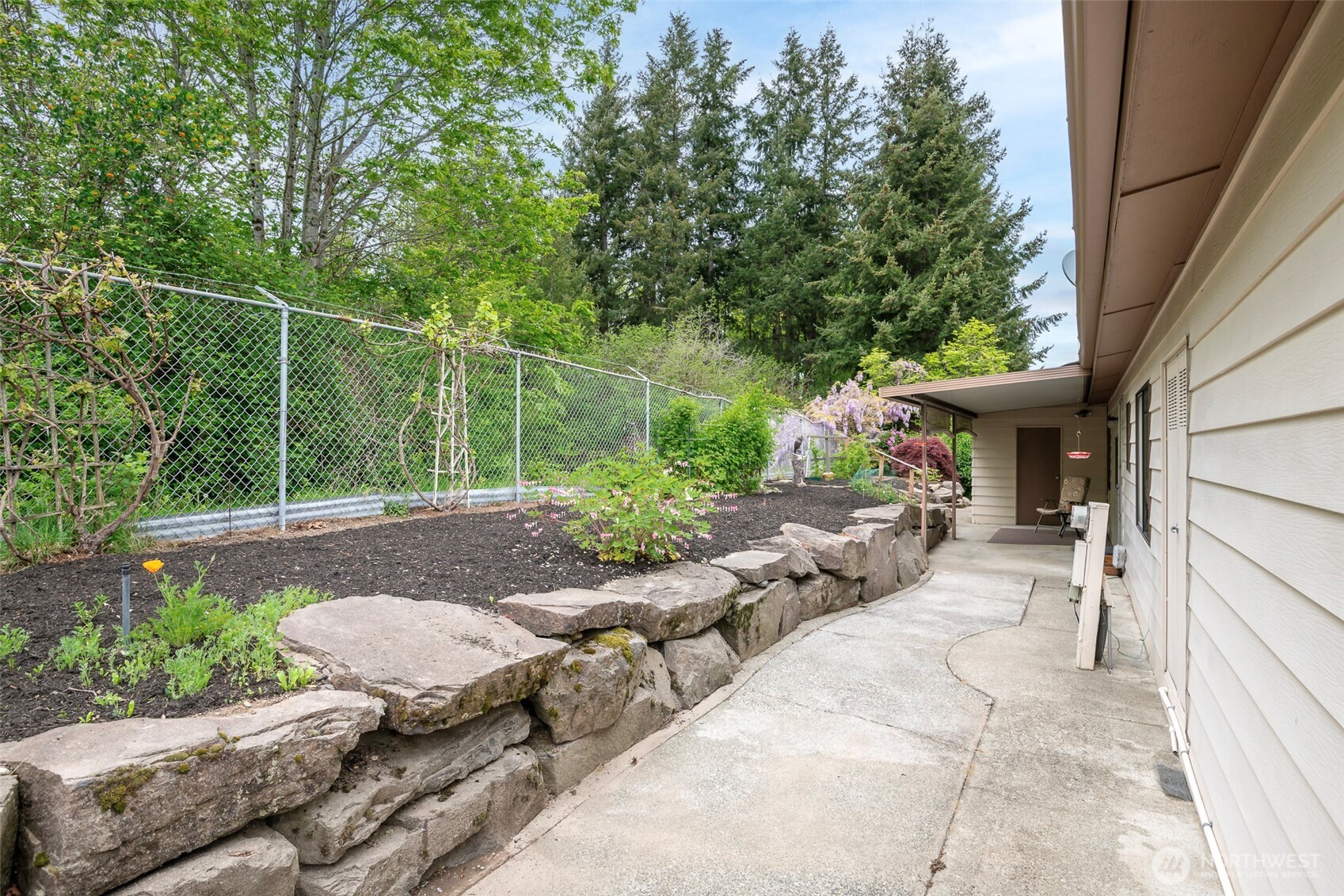 201 Union Avenue Southeast, Unit 147 Renton, WA 98059 - Photo 3 of 20 a view of a house with backyard and sitting area