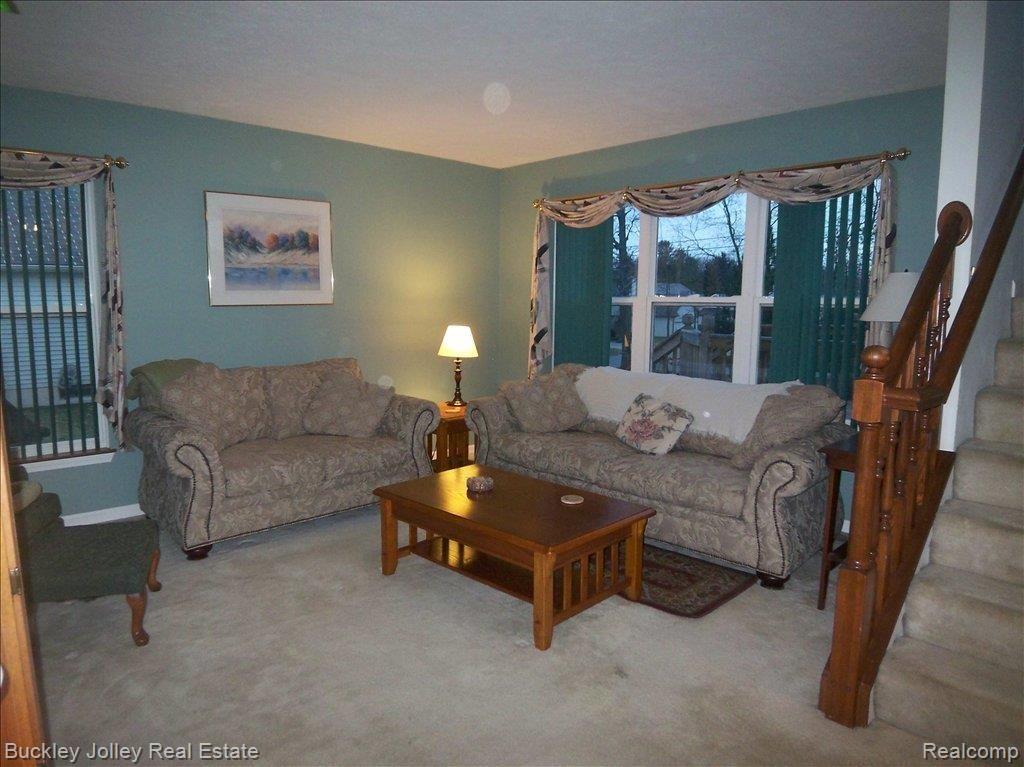 1123 Oakcrest Road Howell, MI 48843 - Photo 4 of 7 Living Room