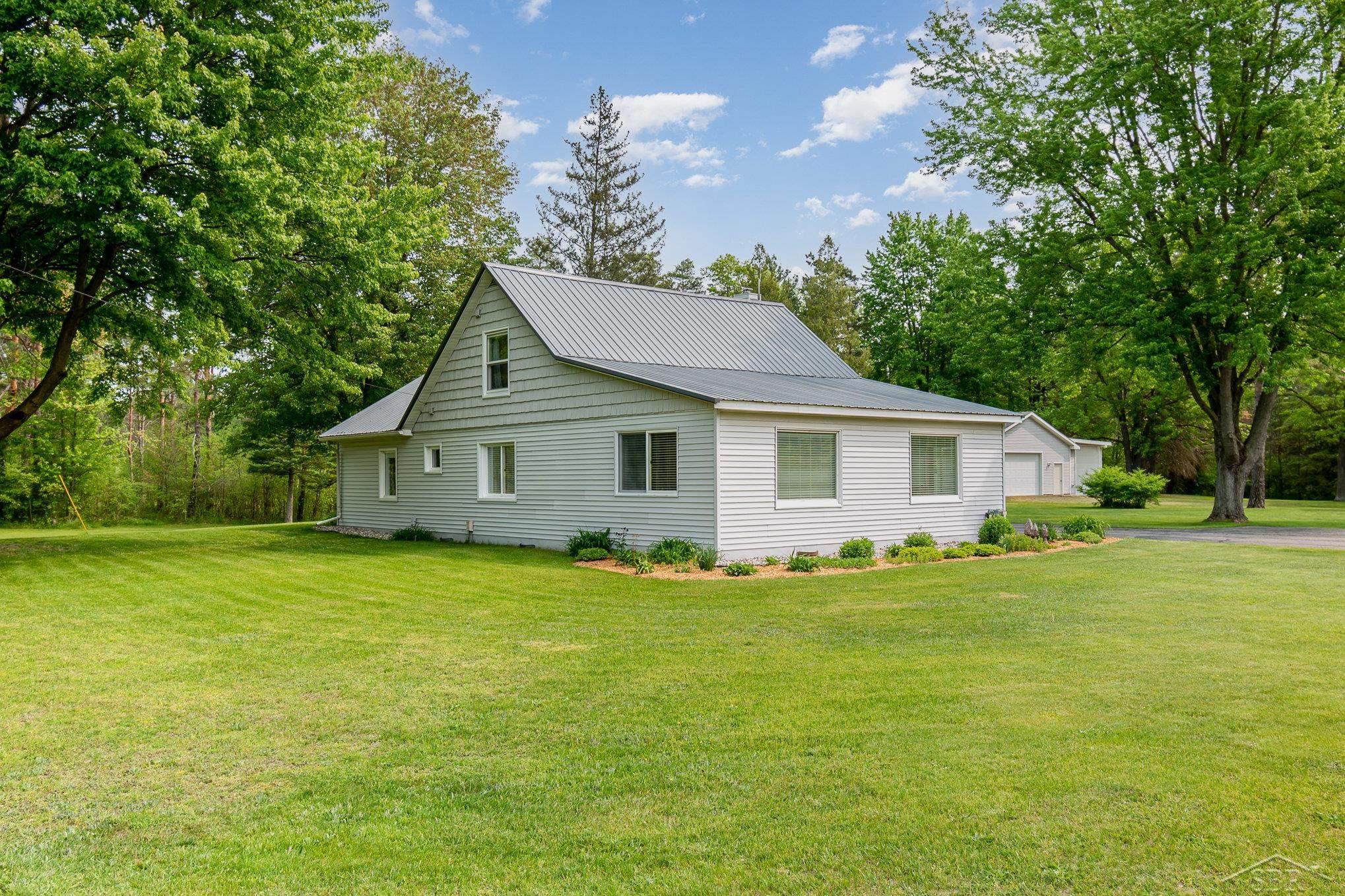 486 West Chippewa River Road Midland, MI 48640 - Photo 24 of 38 50109831-23.JPG