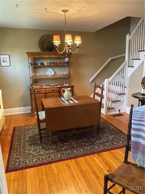 542 Goepp Circle Bethlehem, PA 18018 - Photo 11 of 32 BRIGHT AND CHEERY DINING ROOM