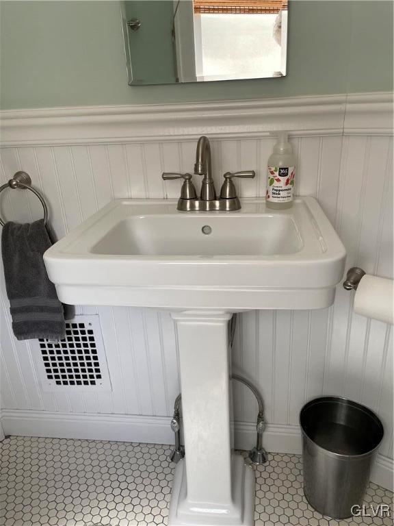 542 Goepp Circle Bethlehem, PA 18018 - Photo 23 of 32 WAINSCOTING