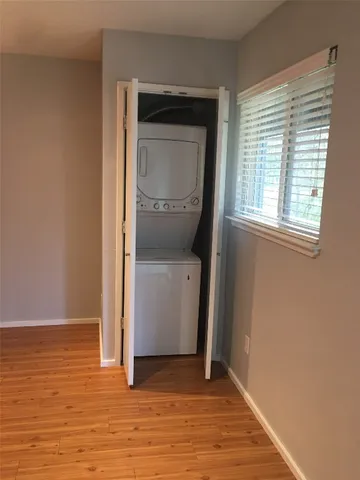 a view of utility room