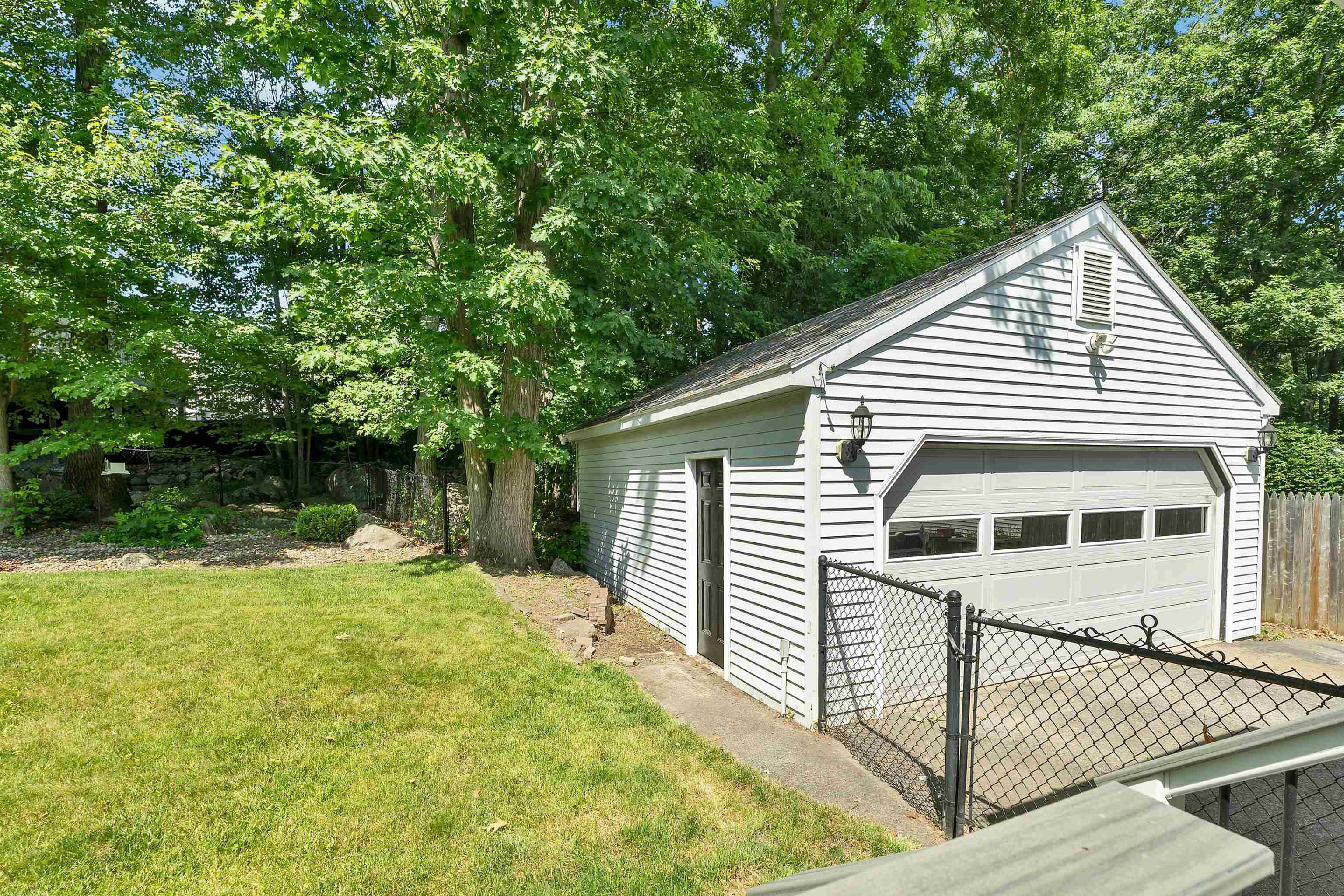 22 Jonathan Lane Manchester, NH 03104 - Photo 43 of 49