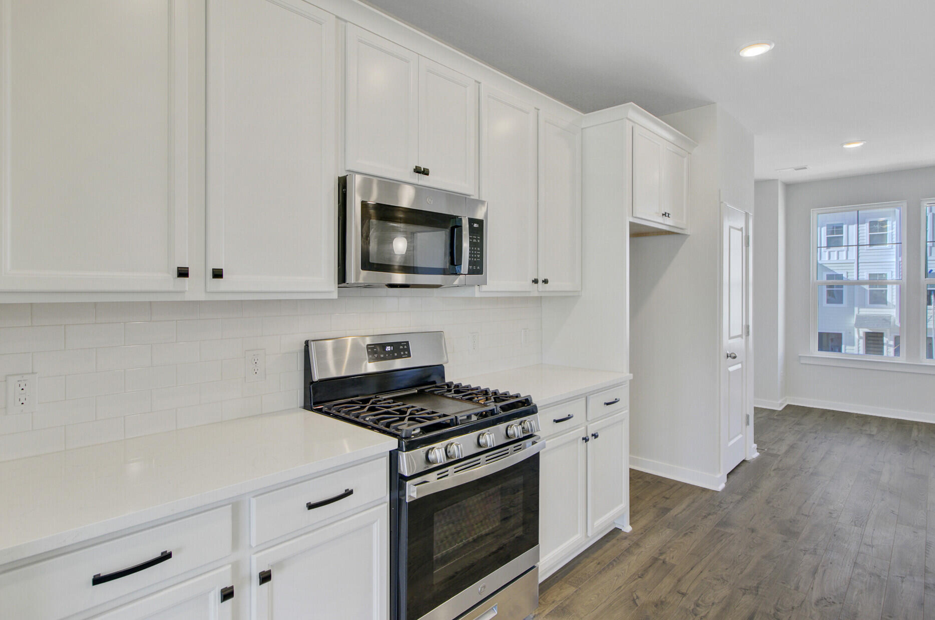 413 Caledon Court Johns Island, SC 29455 - Photo 17 of 53 SS Gas Appliances!