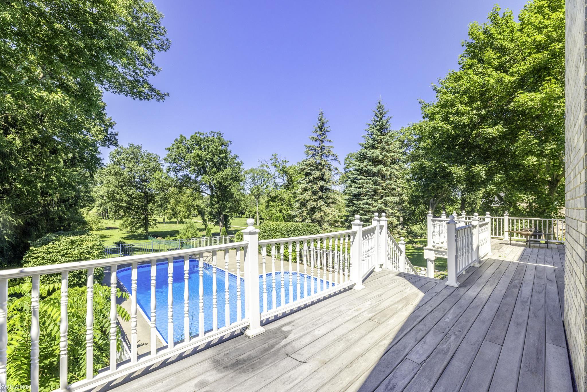 2857 Riverside Drive Port Huron, MI 48060 - Photo 4 of 31 50182198-df4fffc2-aa65-45d7-913d-47099c0c5c5c.JPG
