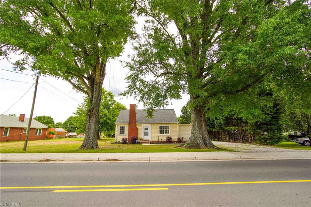 2811 Darrow Road Walkertown, NC 27051 - Photo 1 of 37 Gallery Image 1