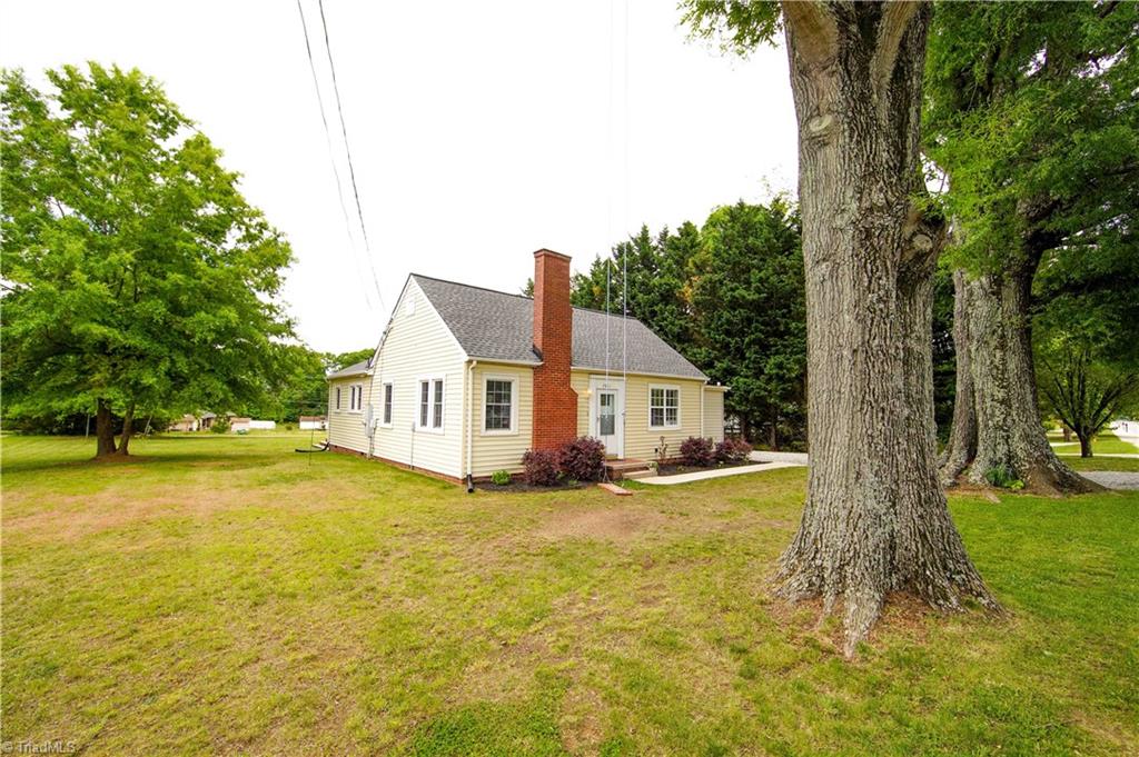 2811 Darrow Road Walkertown, NC 27051 - Photo 3 of 37 Gallery Image 3