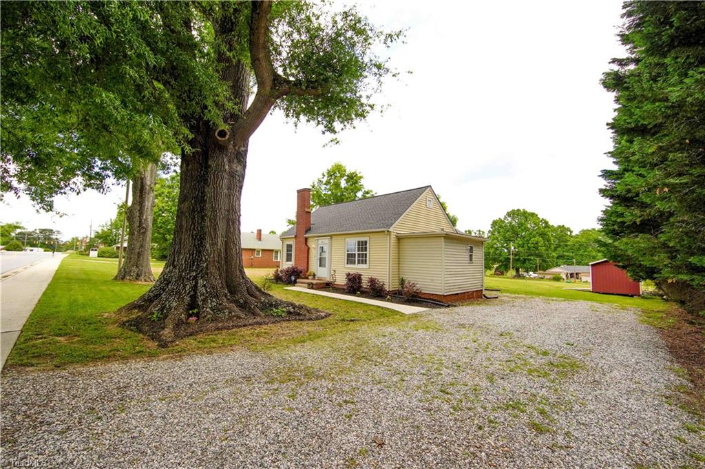 2811 Darrow Road Walkertown, NC 27051 - Photo 5 of 37 Gallery Image 5