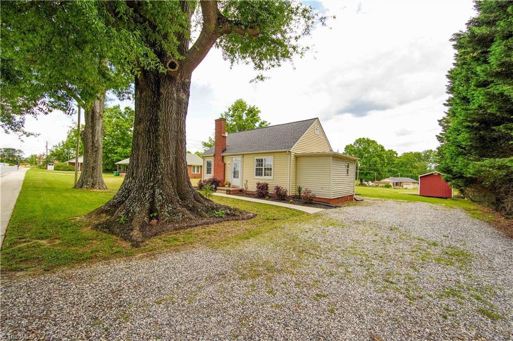 2811 Darrow Road Walkertown, NC 27051 - Photo 6 of 37 Gallery Image 6