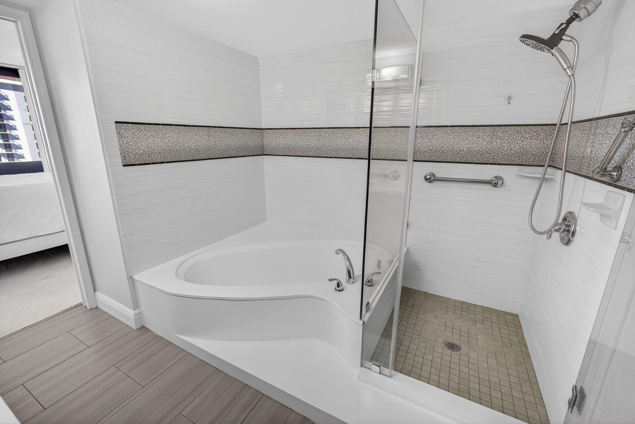 4200 North Ocean Drive, Unit 21706 Riviera Beach, FL 33404 - Photo 30 of 60 30-web-or-mls-5D1A3649