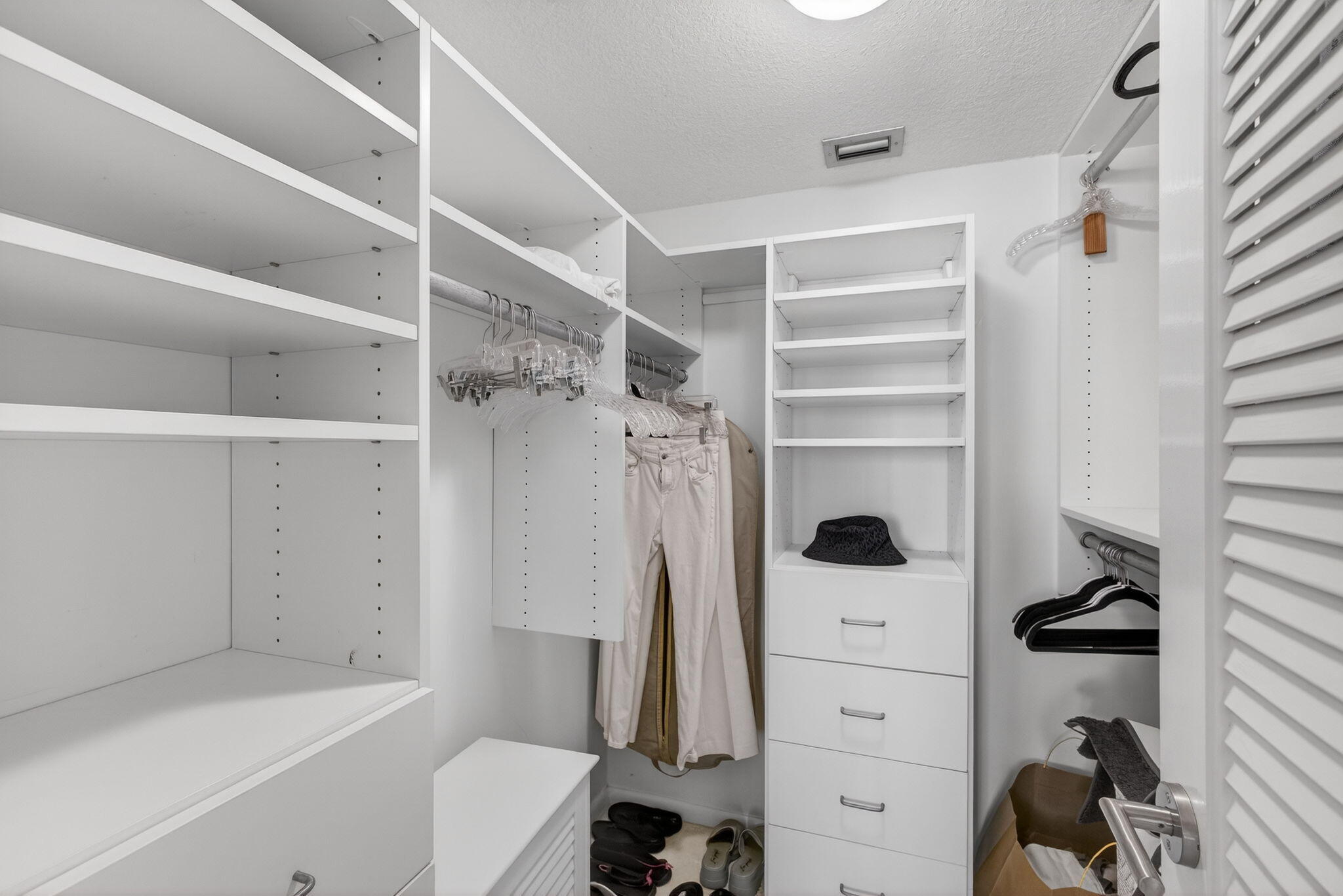 4200 North Ocean Drive, Unit 21706 Riviera Beach, FL 33404 - Photo 35 of 60 35-web-or-mls-5D1A3674