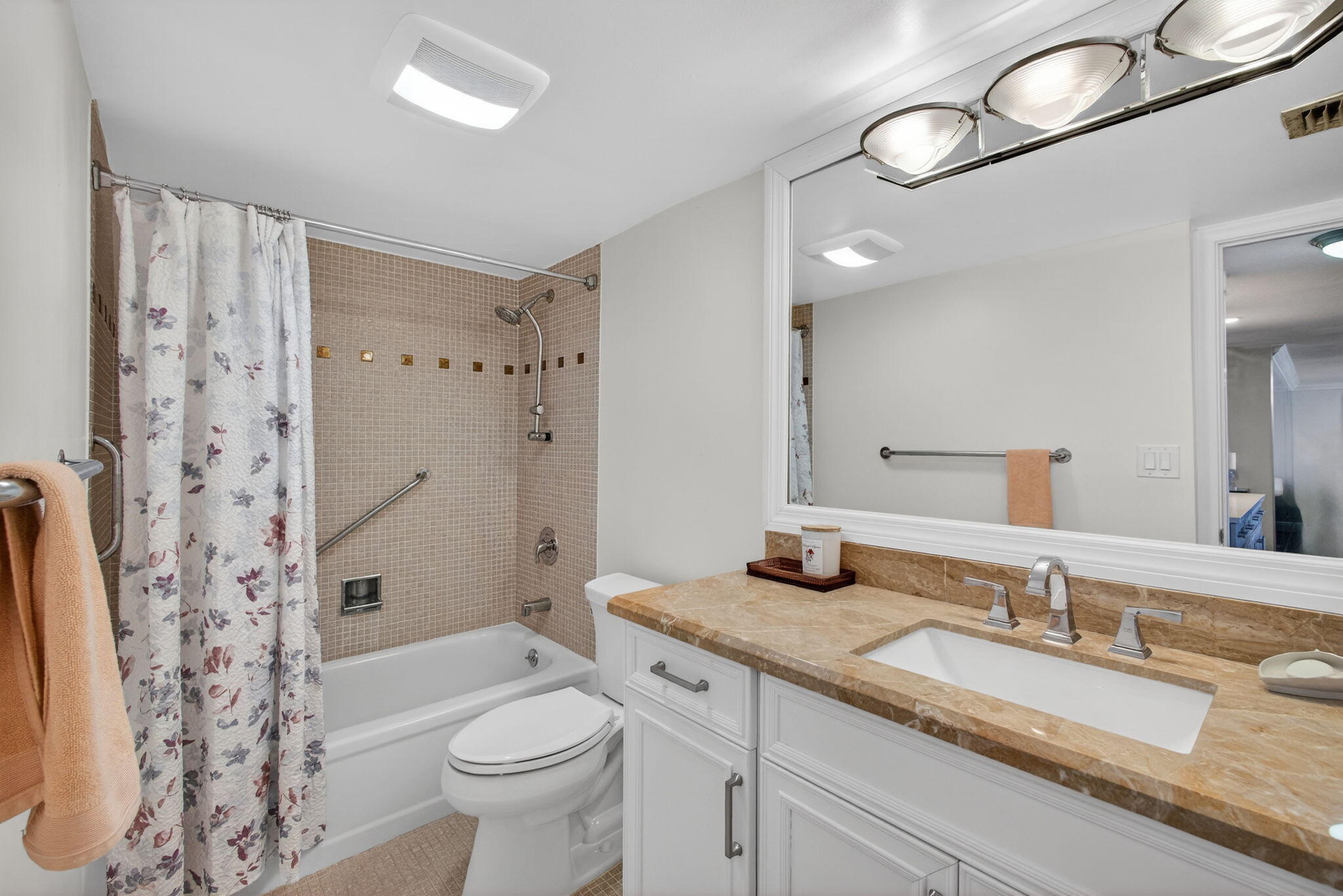 4200 North Ocean Drive, Unit 21706 Riviera Beach, FL 33404 - Photo 37 of 60 37-web-or-mls-5D1A3688