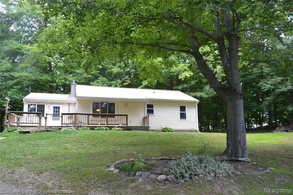 166 South Maple Leaf Road Lapeer, MI 48446 - Photo 1 of 21
