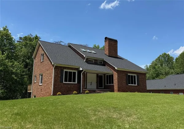$409,900 | 2528 Treetop Lane Northeast, Winston-Salem, NC 27101