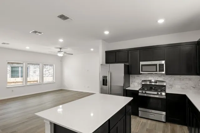 a view of a house with backyard