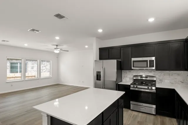 a view of a house with backyard