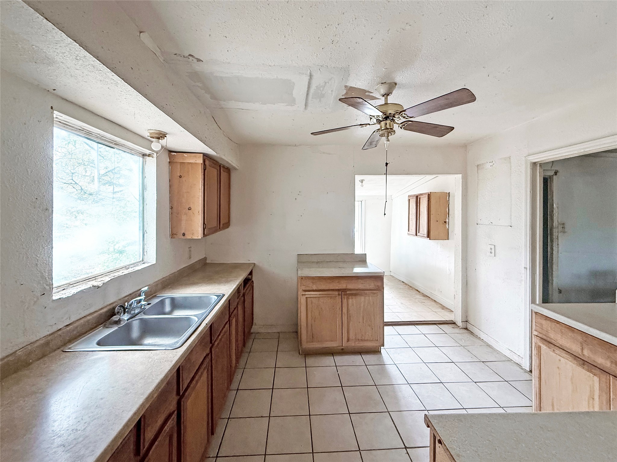 6723 London Street Houston, TX 77021 - Photo 11 of 14 a bathroom with a sink a vanity and a mirror