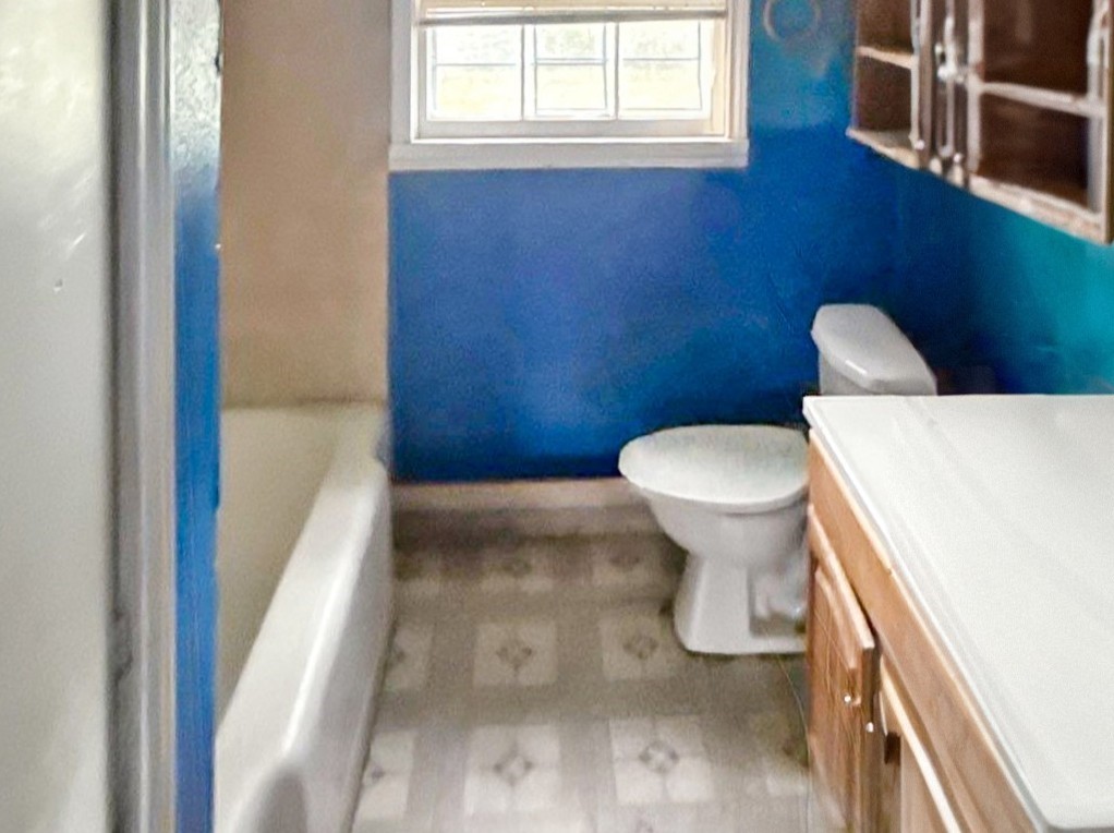 6723 London Street Houston, TX 77021 - Photo 13 of 14 a bathroom with a toilet and a sink