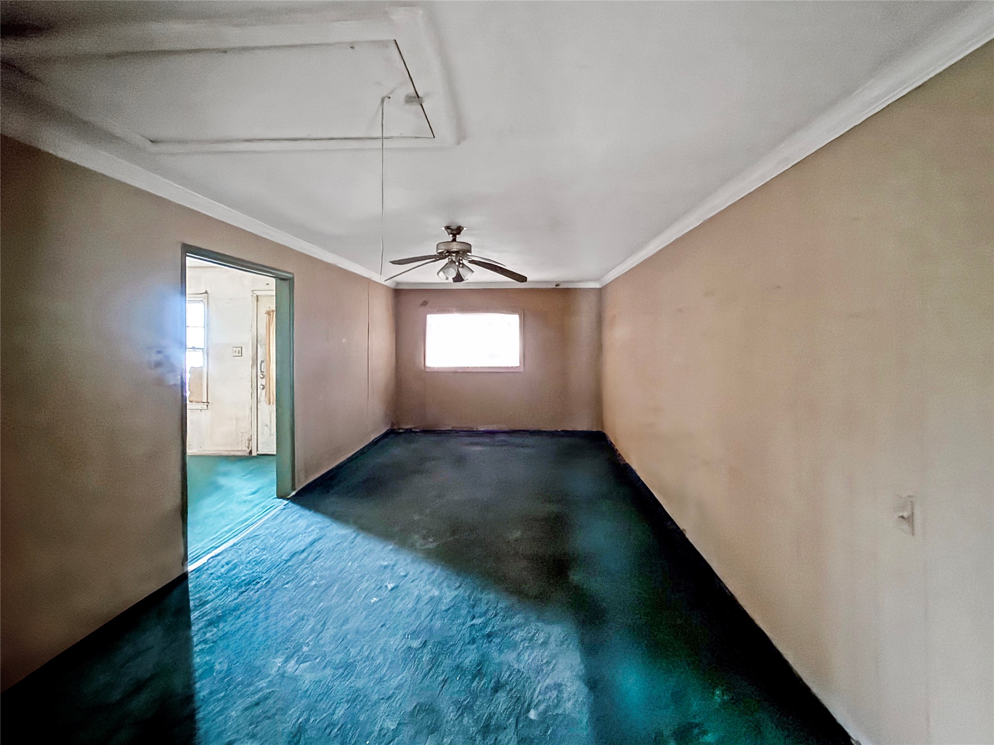 6723 London Street Houston, TX 77021 - Photo 6 of 14 an empty room with wooden floor and windows
