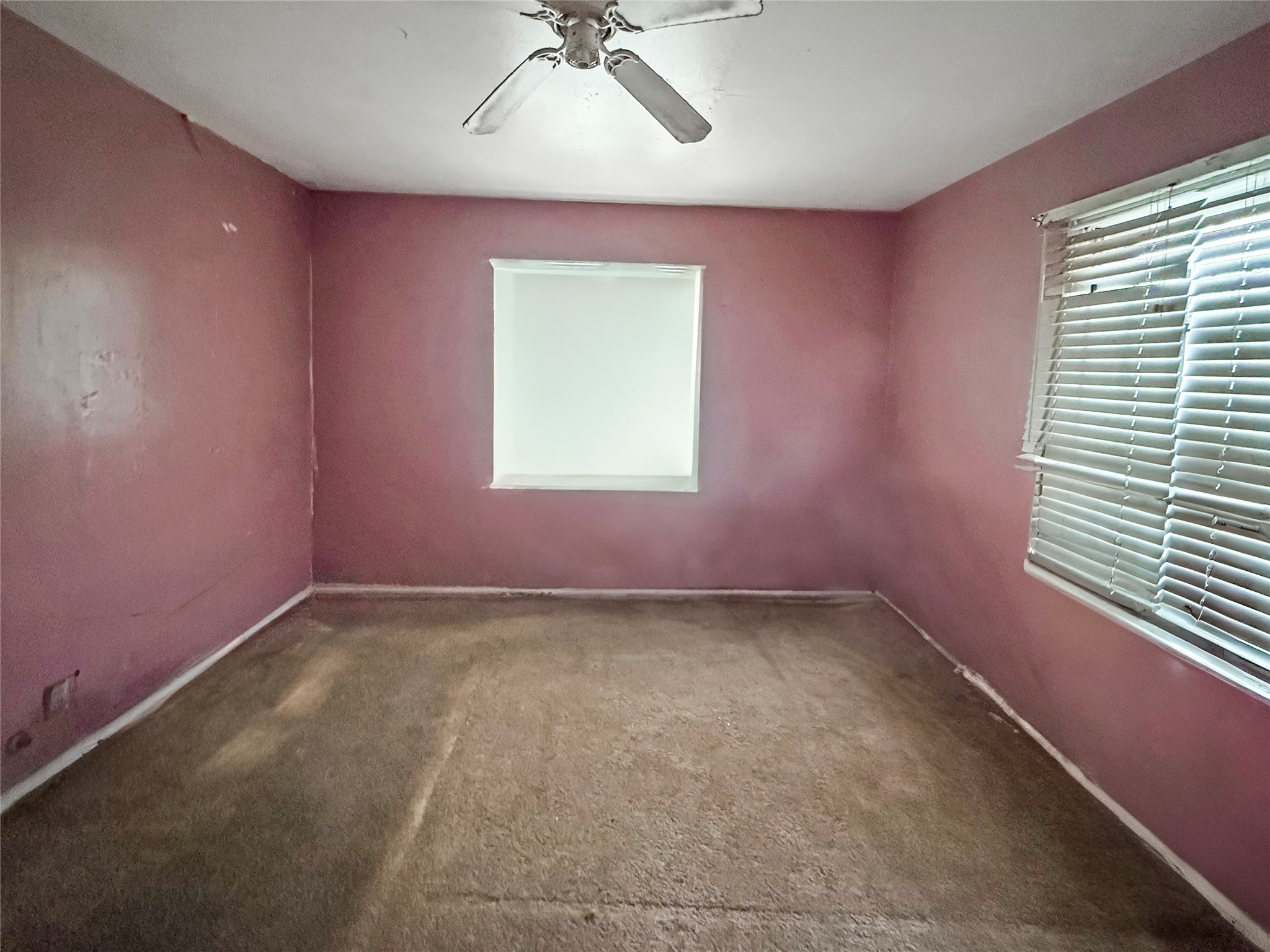 6723 London Street Houston, TX 77021 - Photo 8 of 14 an empty room with a window