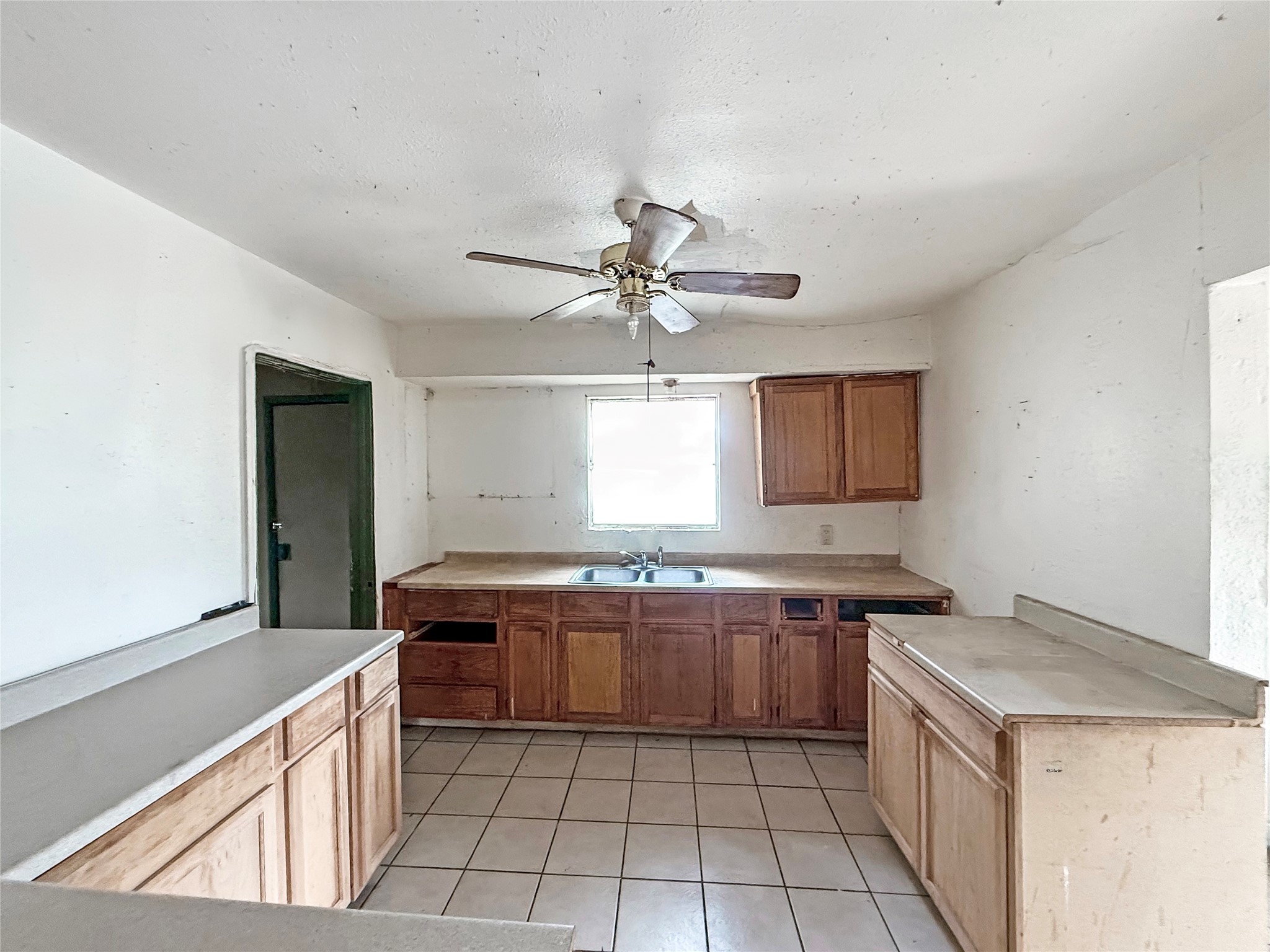 6723 London Street Houston, TX 77021 - Photo 10 of 14 a kitchen with a sink and a stove top oven