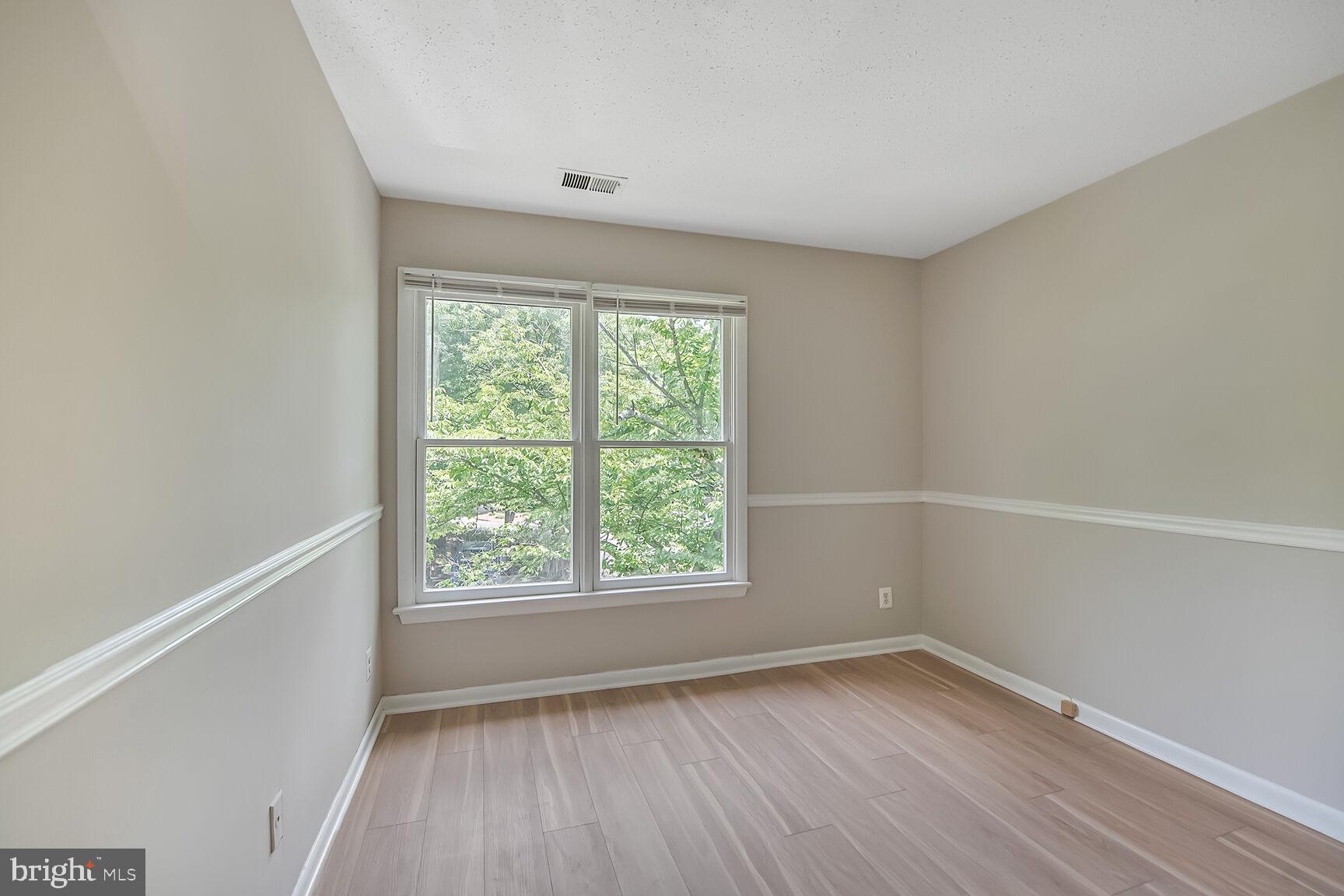 1657 Oak Spring Way Reston, VA 20190 - Photo 14 of 24 Gallery Image 14