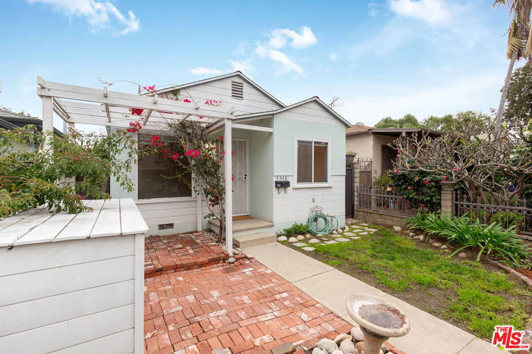 4348 Alla Road Los Angeles, CA 90066 - Photo 2 of 26 Gallery Image 2