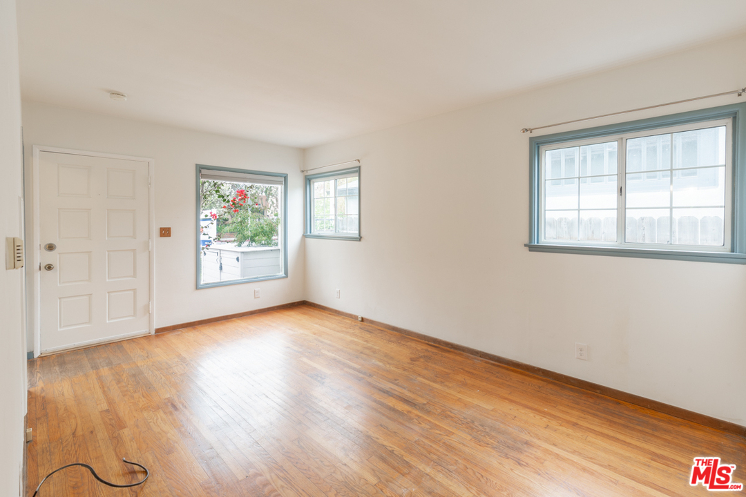 4348 Alla Road Los Angeles, CA 90066 - Photo 5 of 26 Gallery Image 5