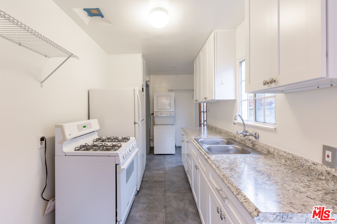 4348 Alla Road Los Angeles, CA 90066 - Photo 7 of 26 Gallery Image 7