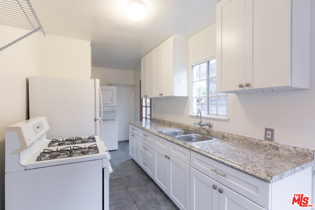 4348 Alla Road Los Angeles, CA 90066 - Photo 8 of 26 Gallery Image 8