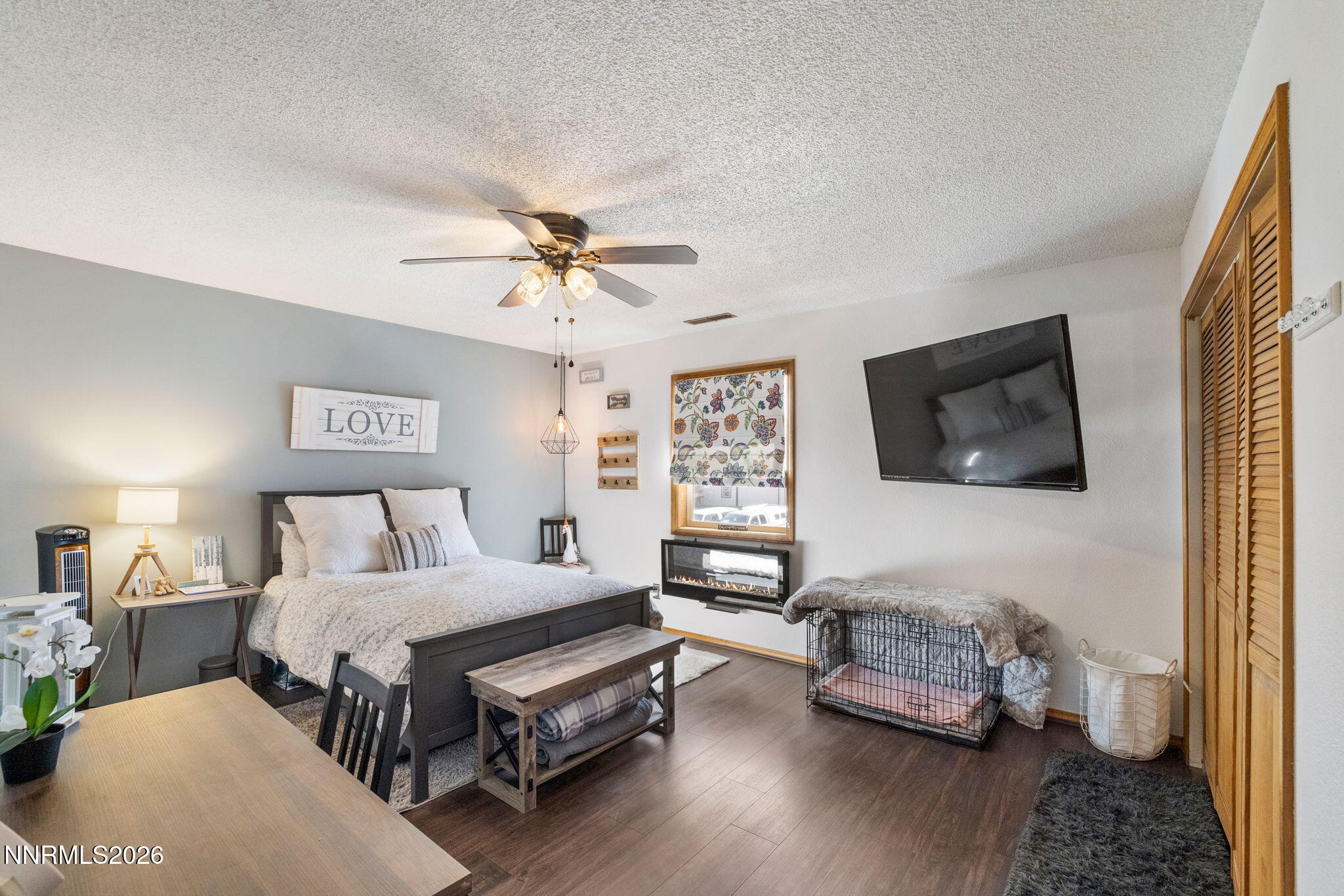 99 Toll Road Virginia City, NV 89440 - Photo 35 of 44 a bedroom with furniture and a flat screen tv
