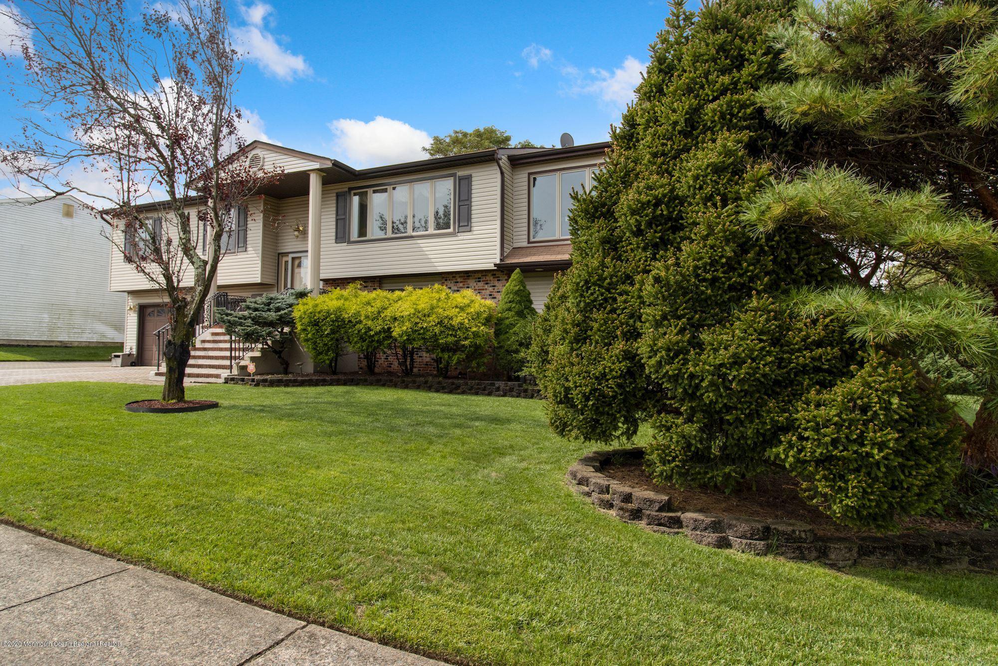 20 Lilac Place Howell, NJ 07731 - Photo 3 of 35 002_20_Lilac_Place_310944_578736