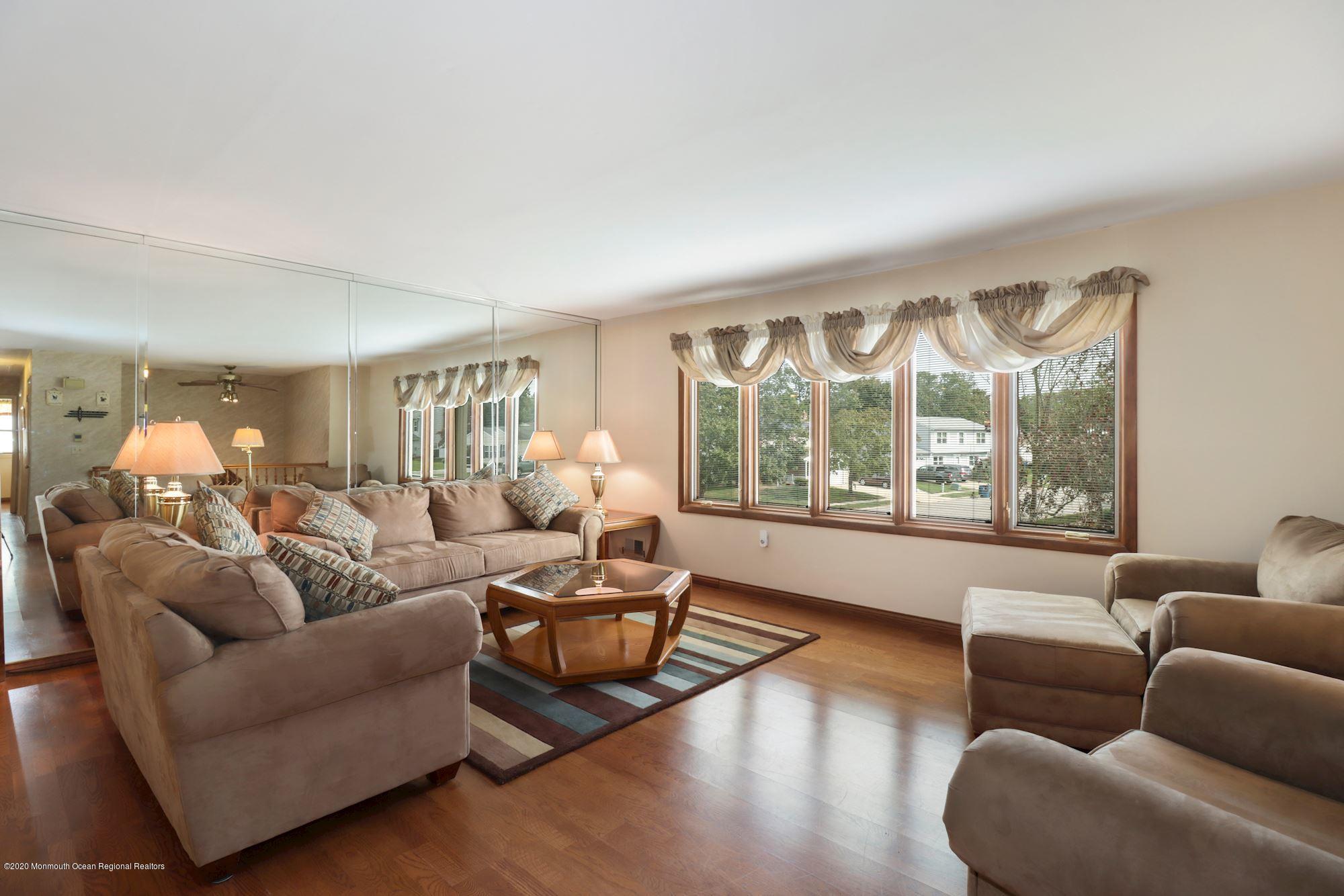 20 Lilac Place Howell, NJ 07731 - Photo 5 of 35 005_20_Lilac_Place_310944_578736