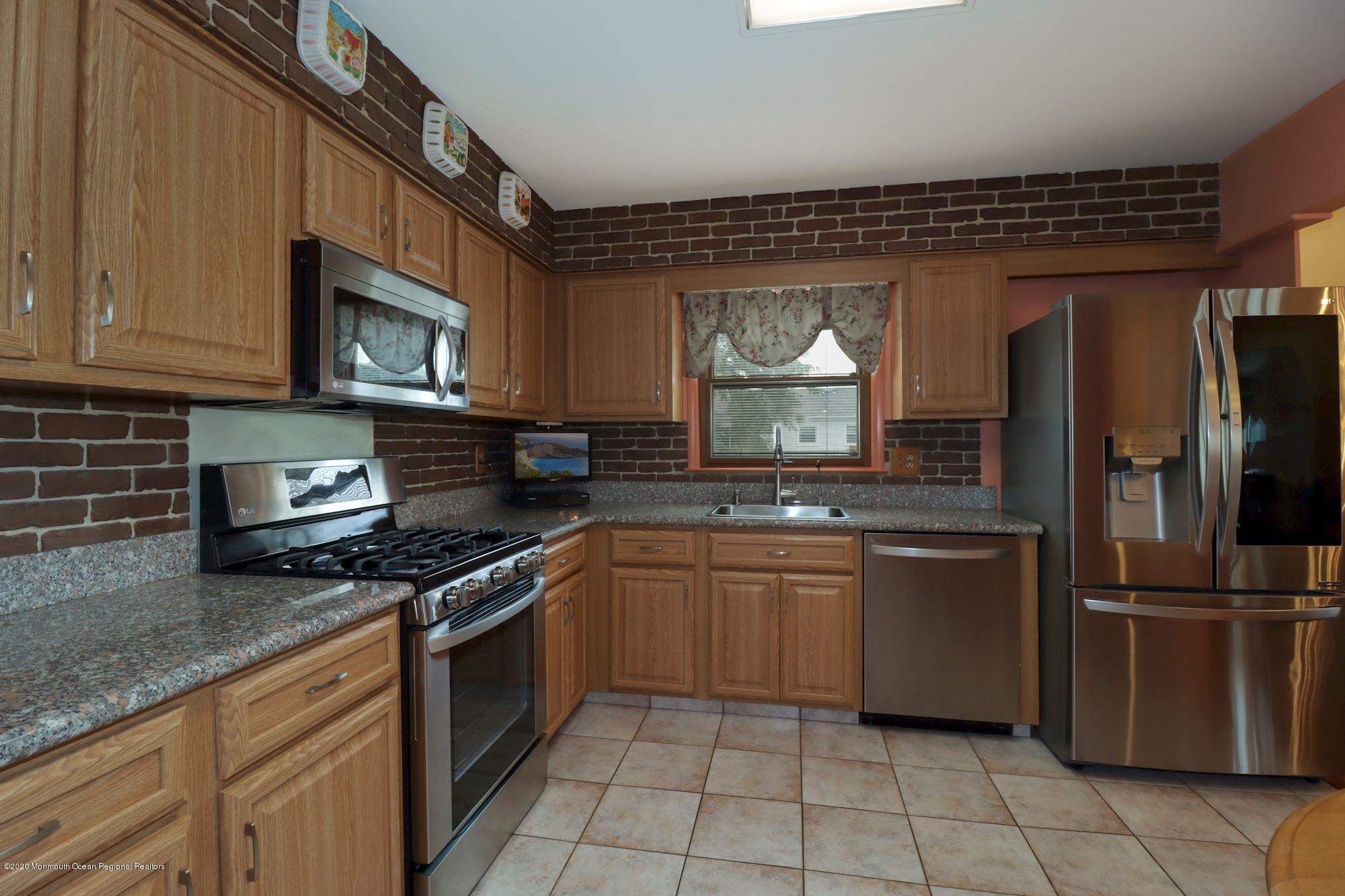 20 Lilac Place Howell, NJ 07731 - Photo 9 of 35 019_20_Lilac_Place_310944_578736