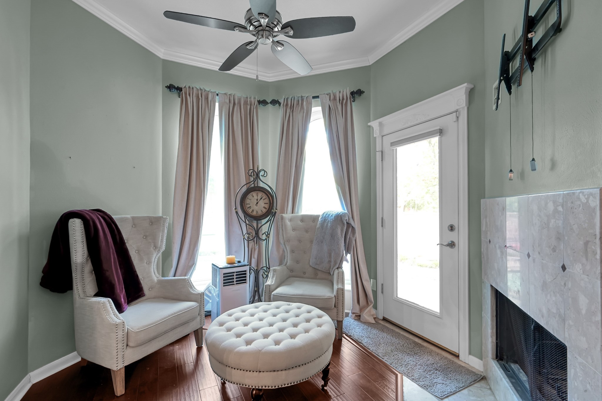 192 Monterrey Road West Montgomery, TX 77356 - Photo 22 of 45 a living room with furniture and a window