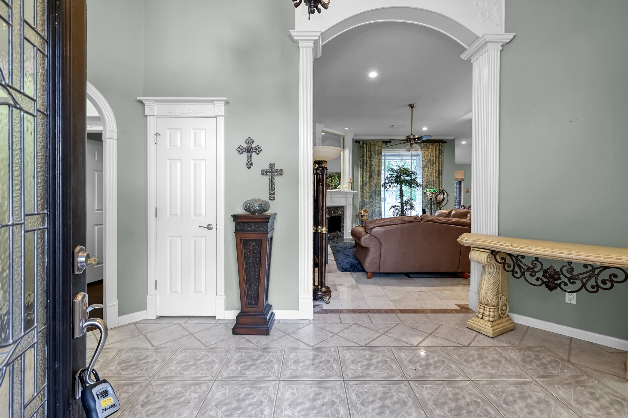 192 Monterrey Road West Montgomery, TX 77356 - Photo 4 of 45 a view of a hallway with a livingroom and a living room