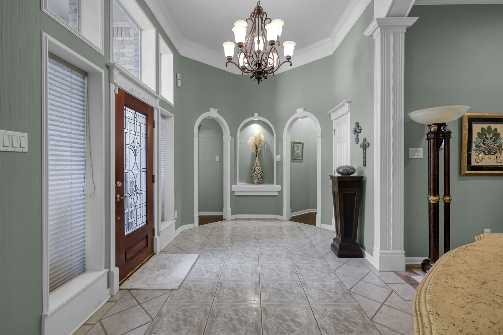192 Monterrey Road West Montgomery, TX 77356 - Photo 5 of 45 a view of a hallway with chandelier and entryway
