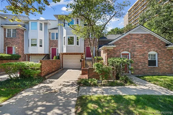 $2,200 | 826 Seville Row, Detroit, MI 48202