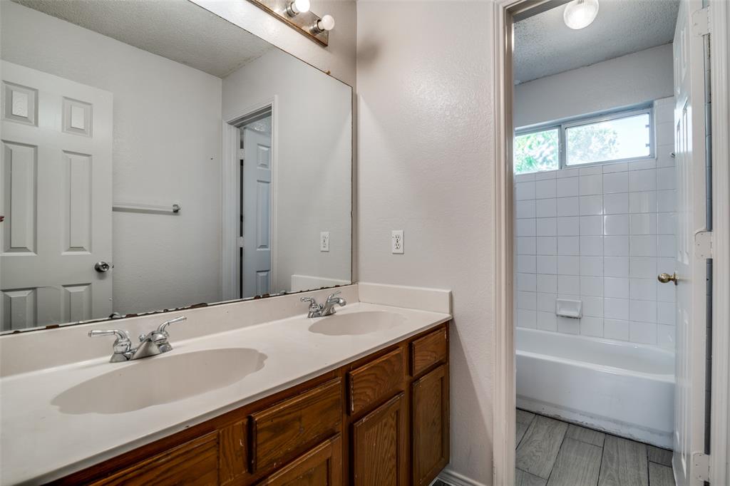 2401 Redfield Drive Mesquite, TX 75181 - Photo 21 of 25 a bathroom with a tub sink and mirror