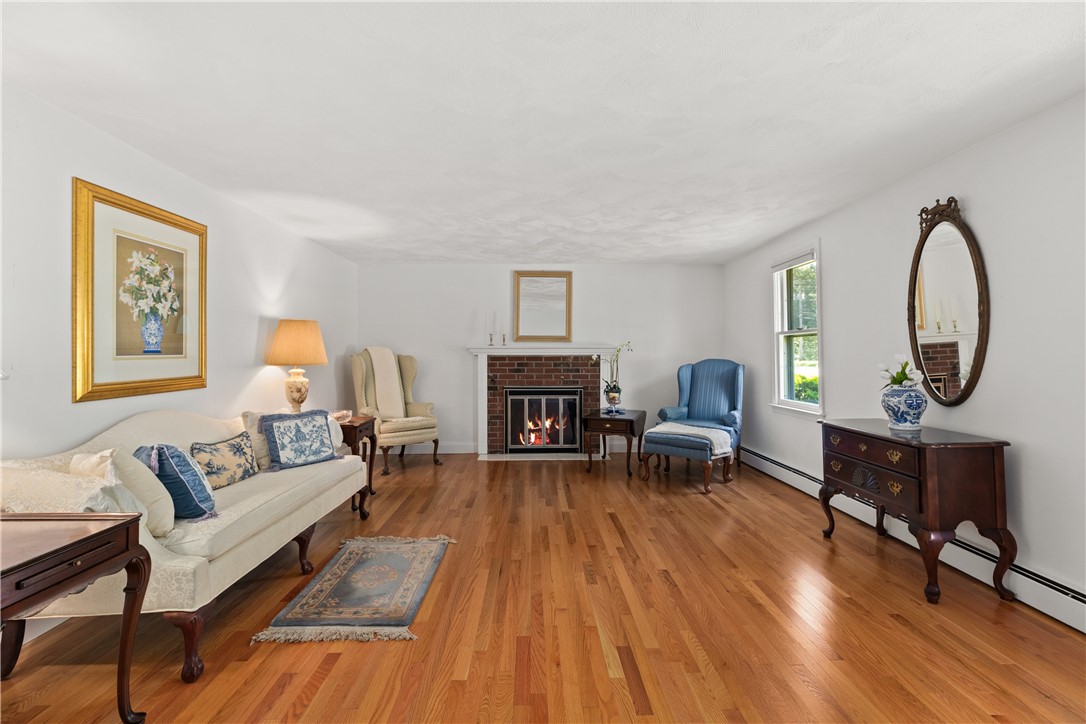 46 Middle Road East Greenwich, RI 02818 - Photo 2 of 47 Gallery Image 2