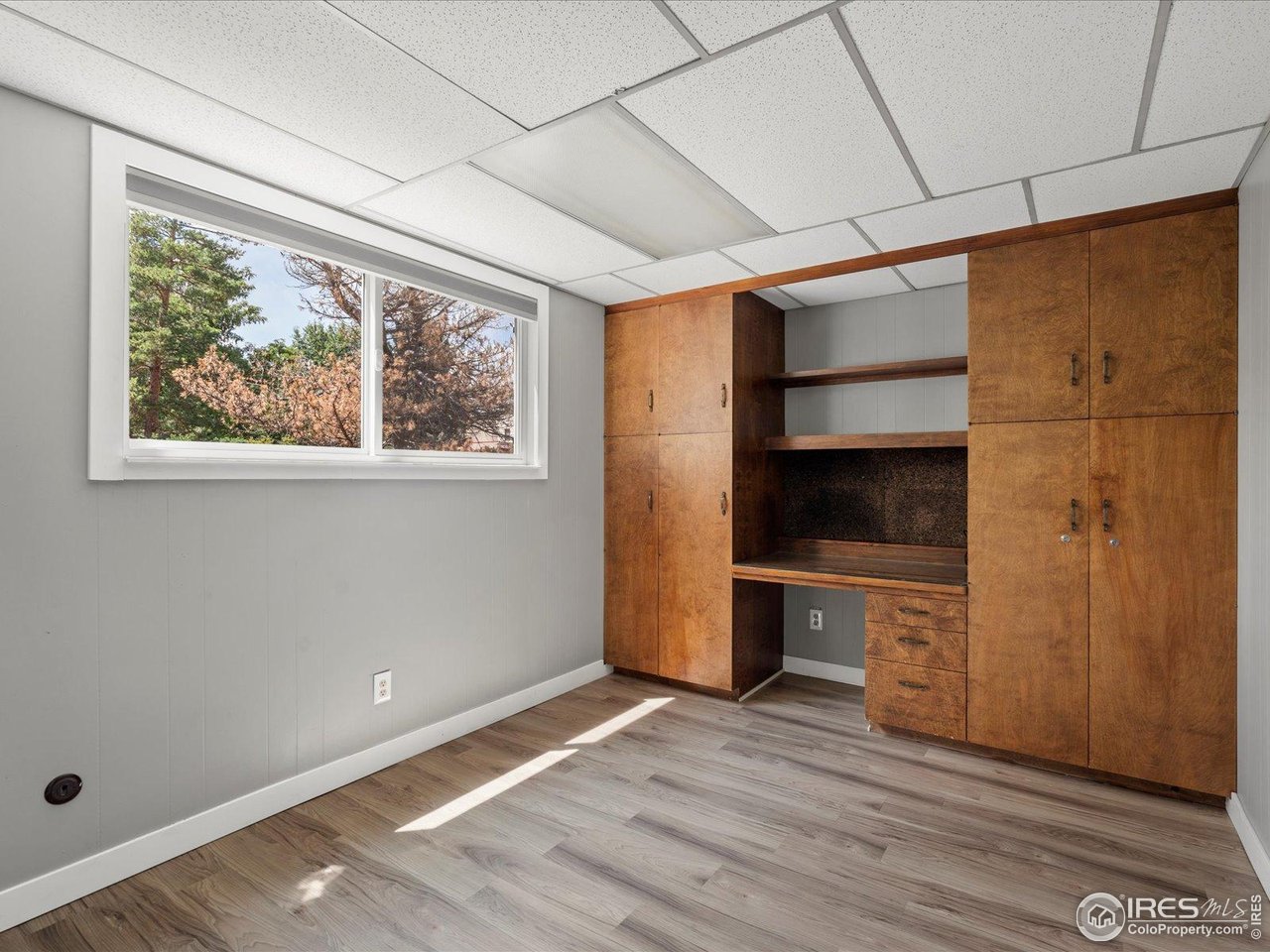7466 Old Post Road Boulder, CO 80301 - Photo 21 of 36 a view of an empty room with a window