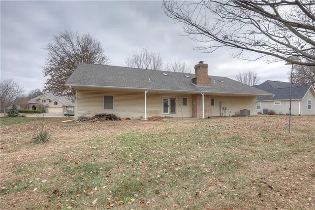 $325,000 | 2908 Woodgate Drive, Pittsburg, KS 66762