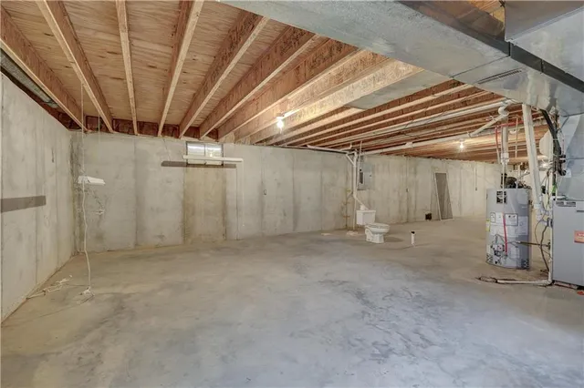 $325,000 | 2908 Woodgate Drive, Pittsburg, KS 66762