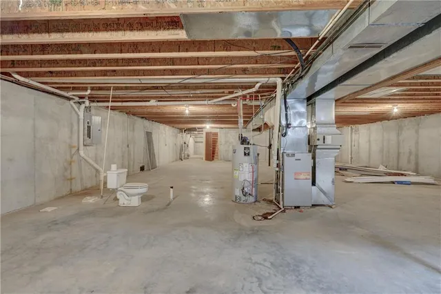 $325,000 | 2908 Woodgate Drive, Pittsburg, KS 66762