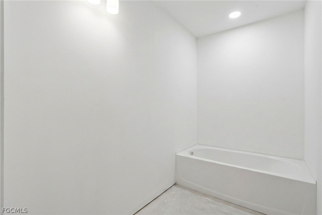 16881 Davis Road, Unit 911 Fort Myers, FL 33908 - Photo 15 of 35