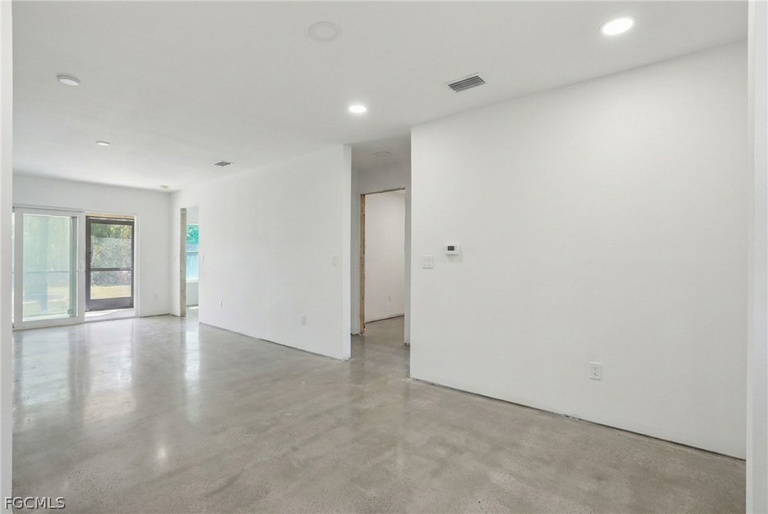 16881 Davis Road, Unit 911 Fort Myers, FL 33908 - Photo 7 of 35